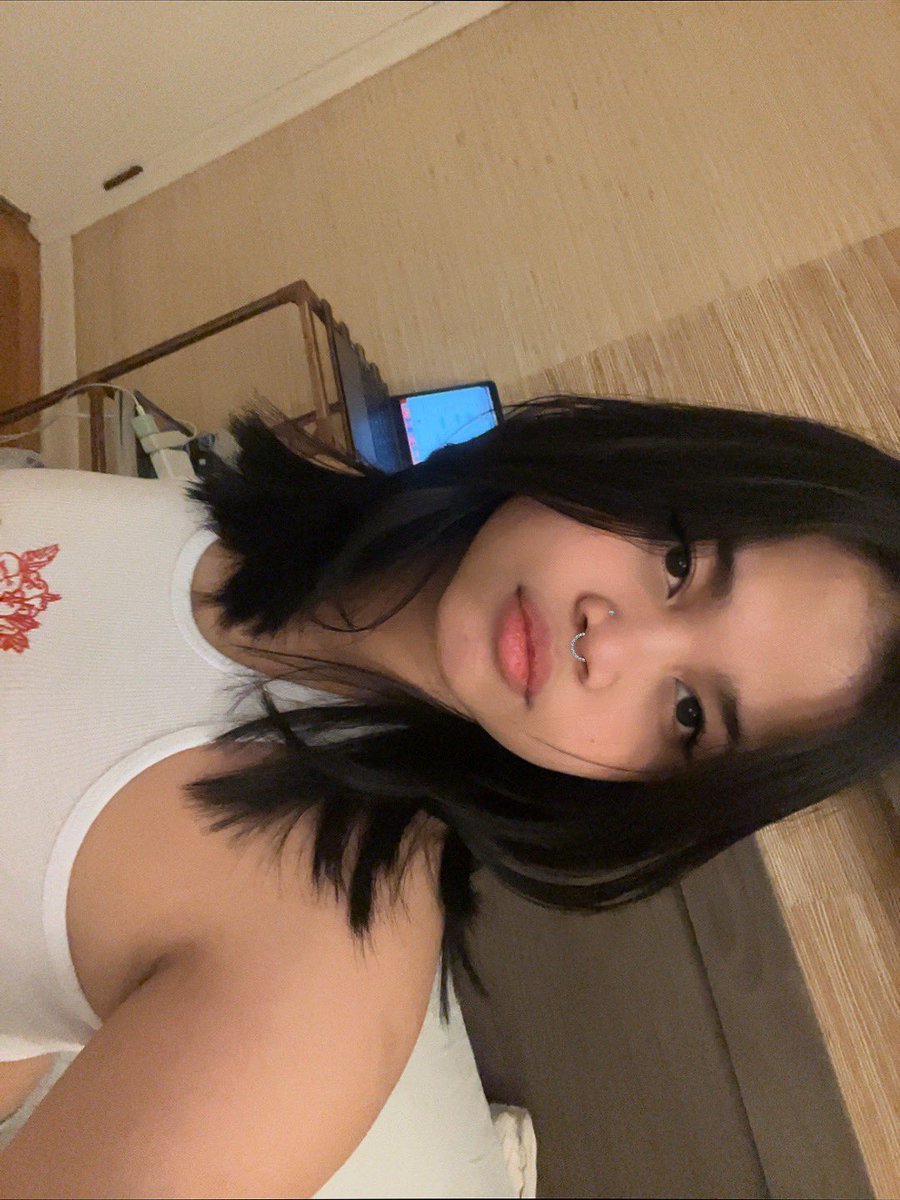 meiscata's tweet photo. hello, twitter https://t.co/lpVoy5XqPf