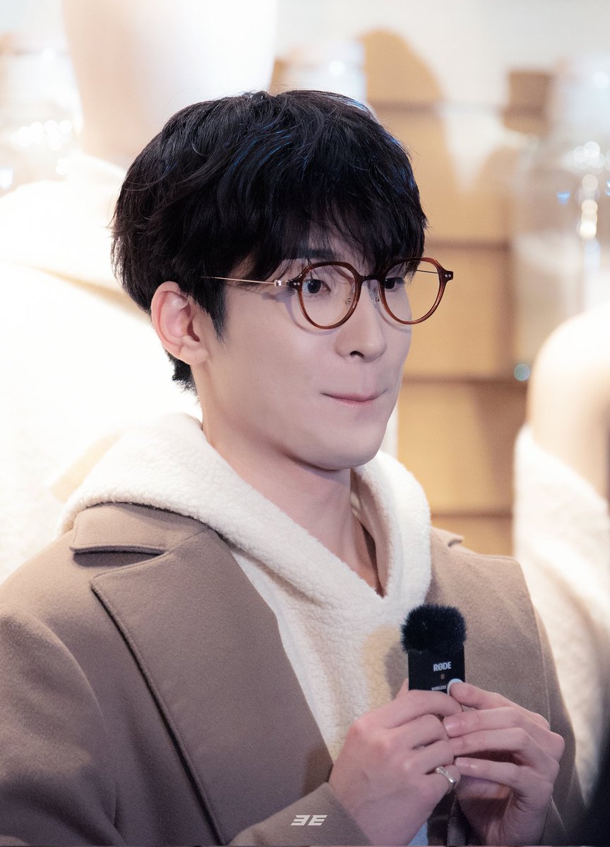 miwon17_'s tweet image. wonwoo...😆😂