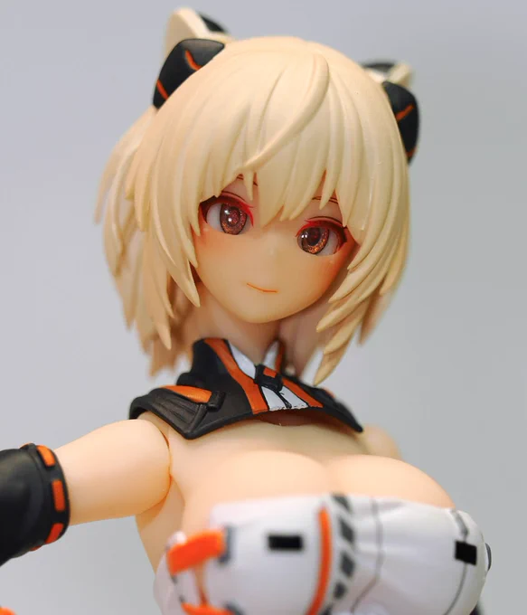 今回はちょっと浮気して、SAT()さんのドールアイ初導入。初見は奇麗なオレンジかな、と思ったのですが「カメレオンオレンジパープル」の名の通り入射角で光の見え方が変わるのが良い〜。 