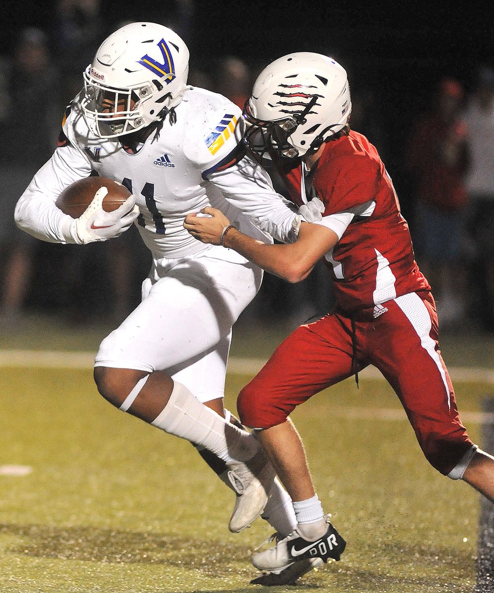 RM_NEAVoice's tweet photo. Crosstown rivalries get renewed @ Central Dealerships Stadium tonight as 3rd-ranked @ValleyViewFB welcomes Brookland to SW Jonesboro for a 5A-East battle. Catch it as @GCTCoachSmith joins me on the EAB Sports Network (102.1/1230/Blazer News Network-YouTube) &amp; EAB Media app. https://t.co/1zzkCGonO2