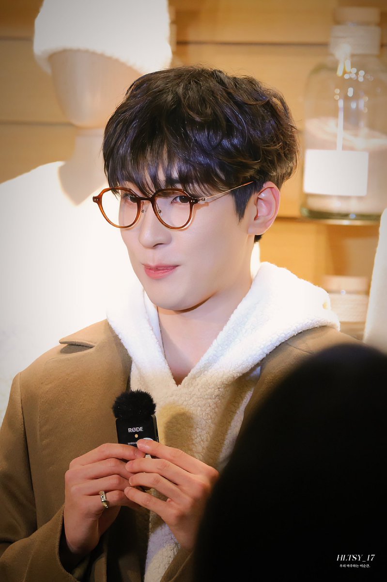 miwon17_'s tweet image. wonwoo...😆😂