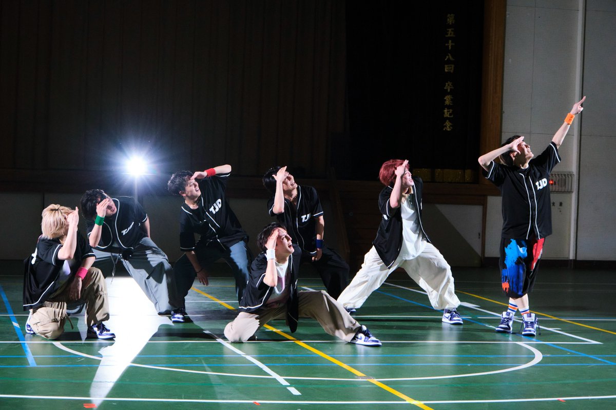 oricon's tweet photo. Travis Japanの新番組、10/20スタート❗
『Travis Japanのダンスだぜ!!』

地上波冠レギュラー＆Prime Videoでも配信

#TravisJapan が全国の高校ダンス部を訪れ
高校生とダンスで交流＆ダンスを創作🕺

🔻全員のコメント
https://t.co/TpKwbndR1w

#TravisJapanのダンスだぜ
#トラジャ #中京テレビ https://t.co/hmBC6lrsA9