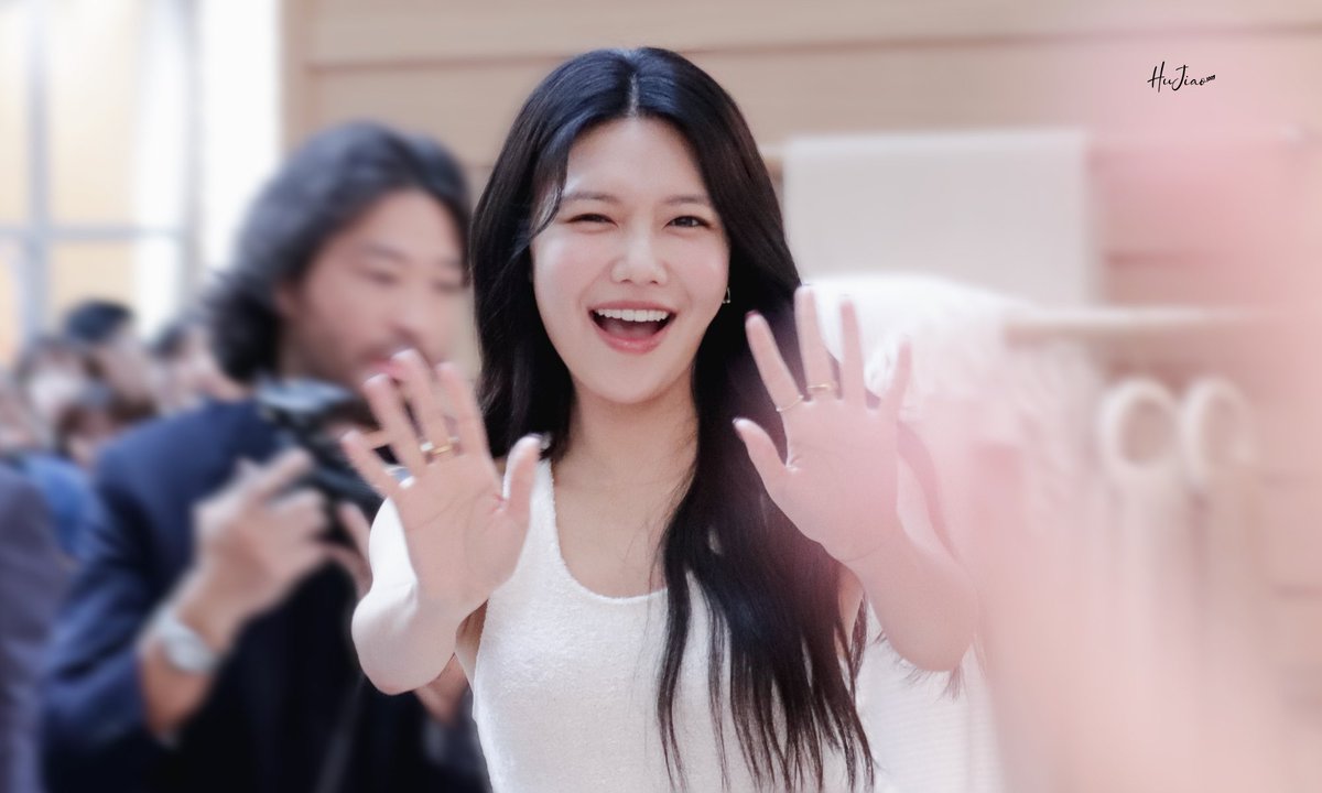 HuJiao_1009's tweet photo. 231013 Taiwan Loro piana p.1

😆

#수영 #최수영 #Sooyoung https://t.co/YJWfI9Mudm