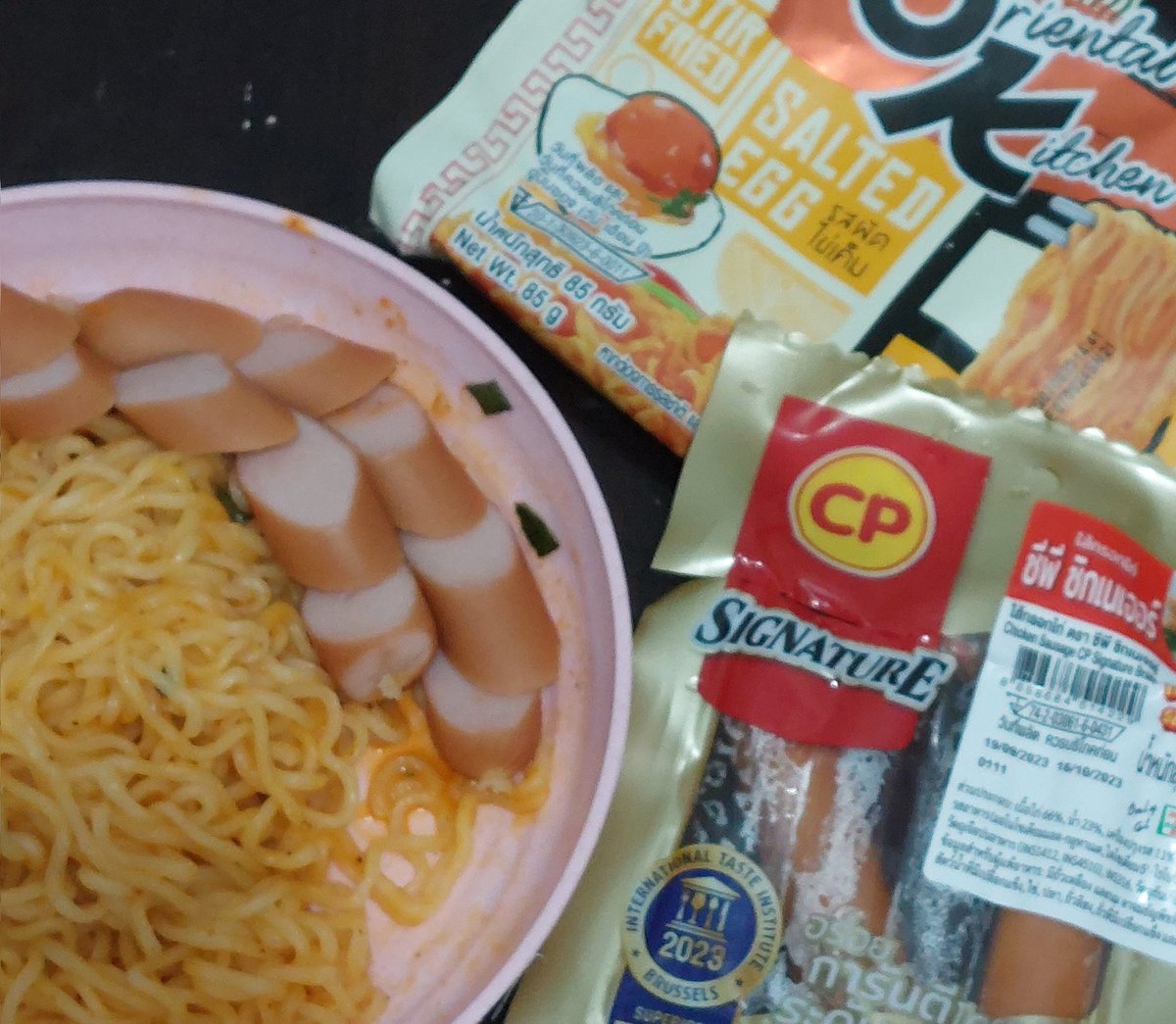winsgirlcrush's tweet photo. The real repurchase sosis Win yg ini👍👍👍 +mamaOK salted egg🤤
#winmetawin
#CPSIGNATURExWIN https://t.co/DEXby1khjf