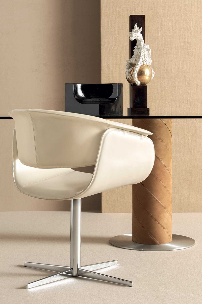 itDreamDesign's tweet image. Airlux leather stool
Design Noe Duchaufour Lawrance
Swivel and height-adjustable stool
Steel structure with matt bronze finish
Upholstery in Tobacco-coloured full-grain soft leather and hide leather

Dim. cm. 66 x 57 x h. 91/117

buff.ly/45Ke4CR