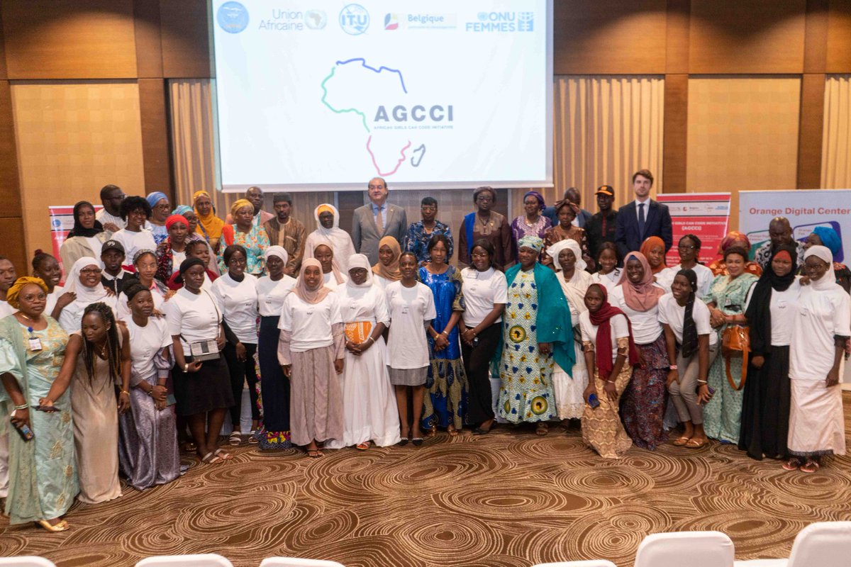onufemmesmali's tweet photo. Le camp de codage @AGCCIAfrica_1 2023, en bref:
-1️⃣0️⃣0️⃣ filles formées au codage 
-1️⃣0️⃣0️⃣ filles sensibilisées sur l'autonomisation des 🚺  grâce au numérique 
- de nombreux projets &amp; opportunités naissants. @onufemmesmali croit fermement que les "filles Maliennes peuvent coder". https://t.co/prNC6KyVPq