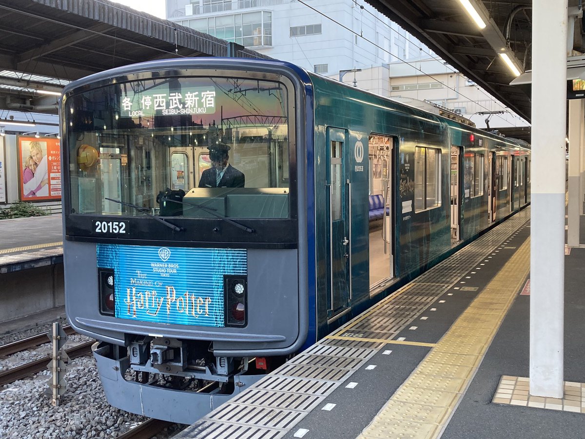 F_liner_Exp9102's tweet photo. 20152F「スタジオツアー東京 エクスプレス」 新所沢駅にて。 #西武20000系 #20152F https://t.co/3H0bJQSbJK