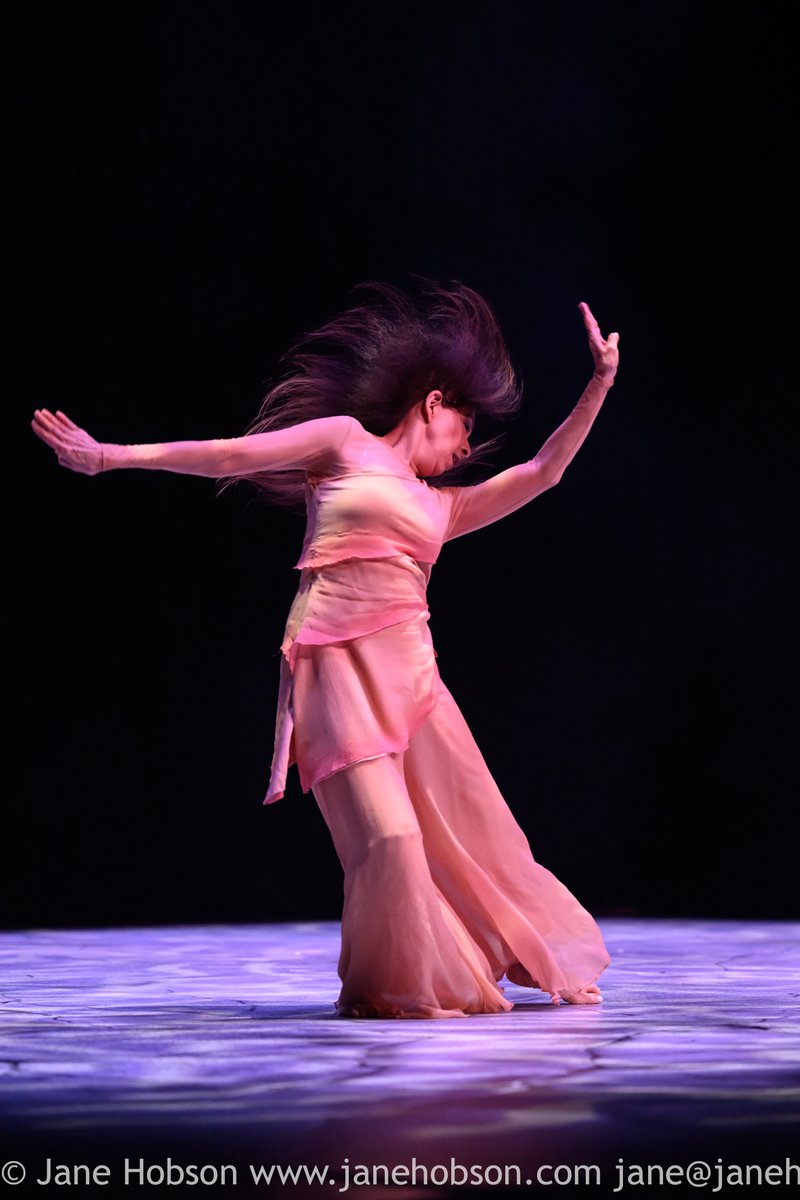 calamityjane65's tweet image. Stunning new work (#Forbidden ) from #AditiMangaldas at #SadlersWells tonight &amp;amp; tomorrow. Or #NorthernStage on 20th Oct. #kathak #contemporary #dance #dancephotography #dancephotographer #freelancersmaketheatrework