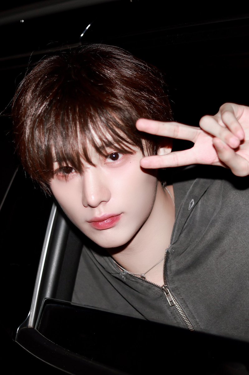 등:D tweet media