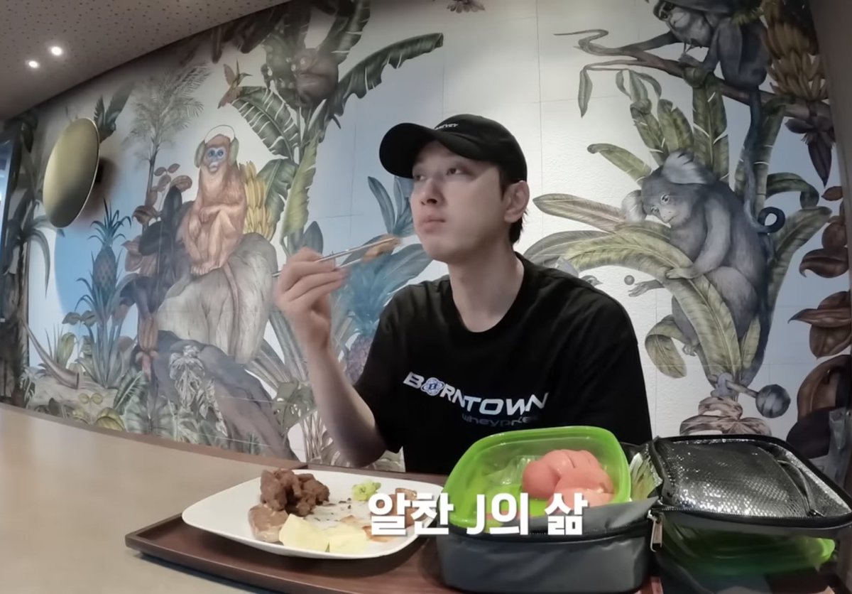 chabocado's tweet photo. 오랜만이야.. 아마존벽지 https://t.co/a2mWZ1edmX