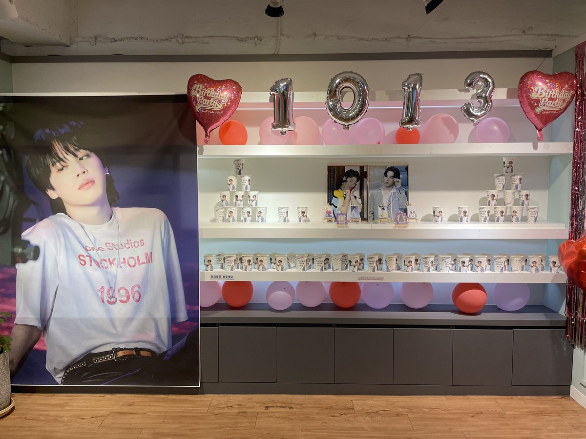 photocafemoment's tweet photo. 아미들! 부산 카페 모멘트에서 만나요~~

부산 카페 💜모멘트💜 에서 방탄소년단 지민 생일 이벤트 시작했습니다♥ 음료 주문시 지민네컷 프레임으로 무료 촬영도 가능합니다! 

#지민이의_29살도_아미와_함께해
#내_삼색고양이_박지민
#방탄소년단 #지민 #jimin #bts https://t.co/enqeRK2oHx