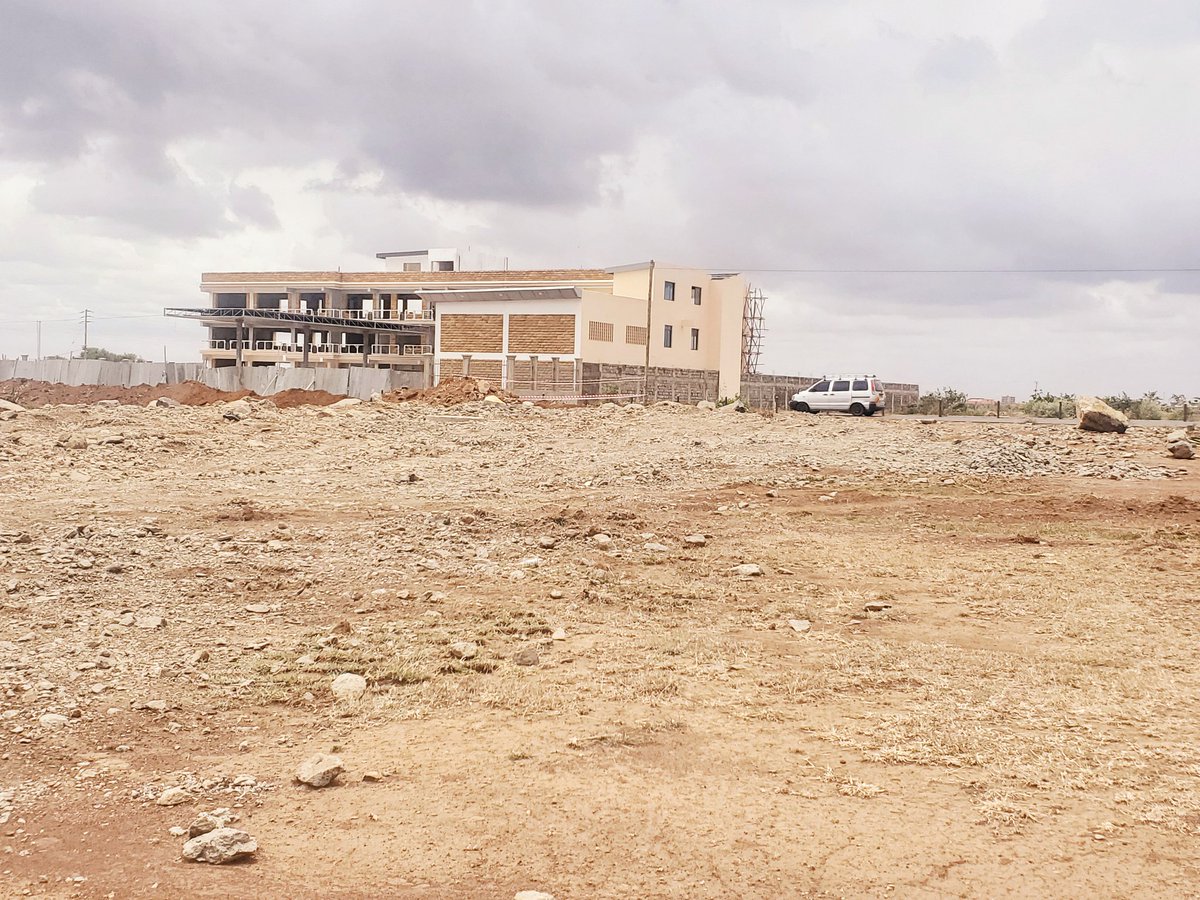 #NEWPROJECTALERT!!!!
- Approx 50X100 plots 
- In #JUJA, along Jujafarm Rd
- Approx 50M from tarmac 
- 3KM from #TSuperhighway 
- Sitting on murrum soils
- Ready title deeds
- Upcoming Petrol Station nearby 

📞 SMS or WHATSAPP us on 0713 805 805 or 0719 329 557.
@exzonerealtors