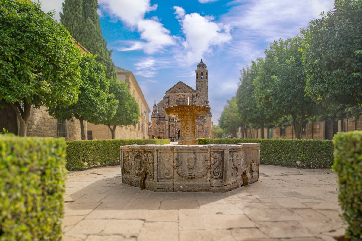📸 Preciosa foto de la Plaza Vázquez de Molina de Úbeda, ciudad Patrimonio de la Humanidad.

Foto: Almagro Fotoaficionado

#úbeda #patrimoniodelahumanidad #jaénparaísointerior