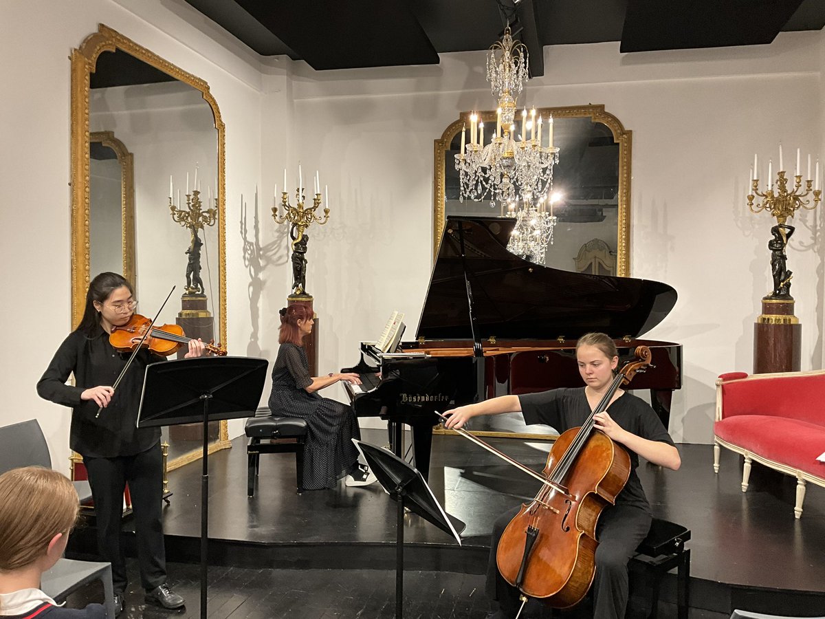 QAS_Music's tweet photo. Our students had a wonderful time at @CoachHouseUK this week where they performed a concert in their fabulous venue @QASCaversham 🎶🎹🎻 https://t.co/6LolYC4e3q