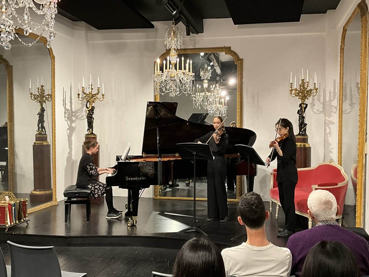 QAS_Music's tweet photo. Our students had a wonderful time at @CoachHouseUK this week where they performed a concert in their fabulous venue @QASCaversham 🎶🎹🎻 https://t.co/6LolYC4e3q