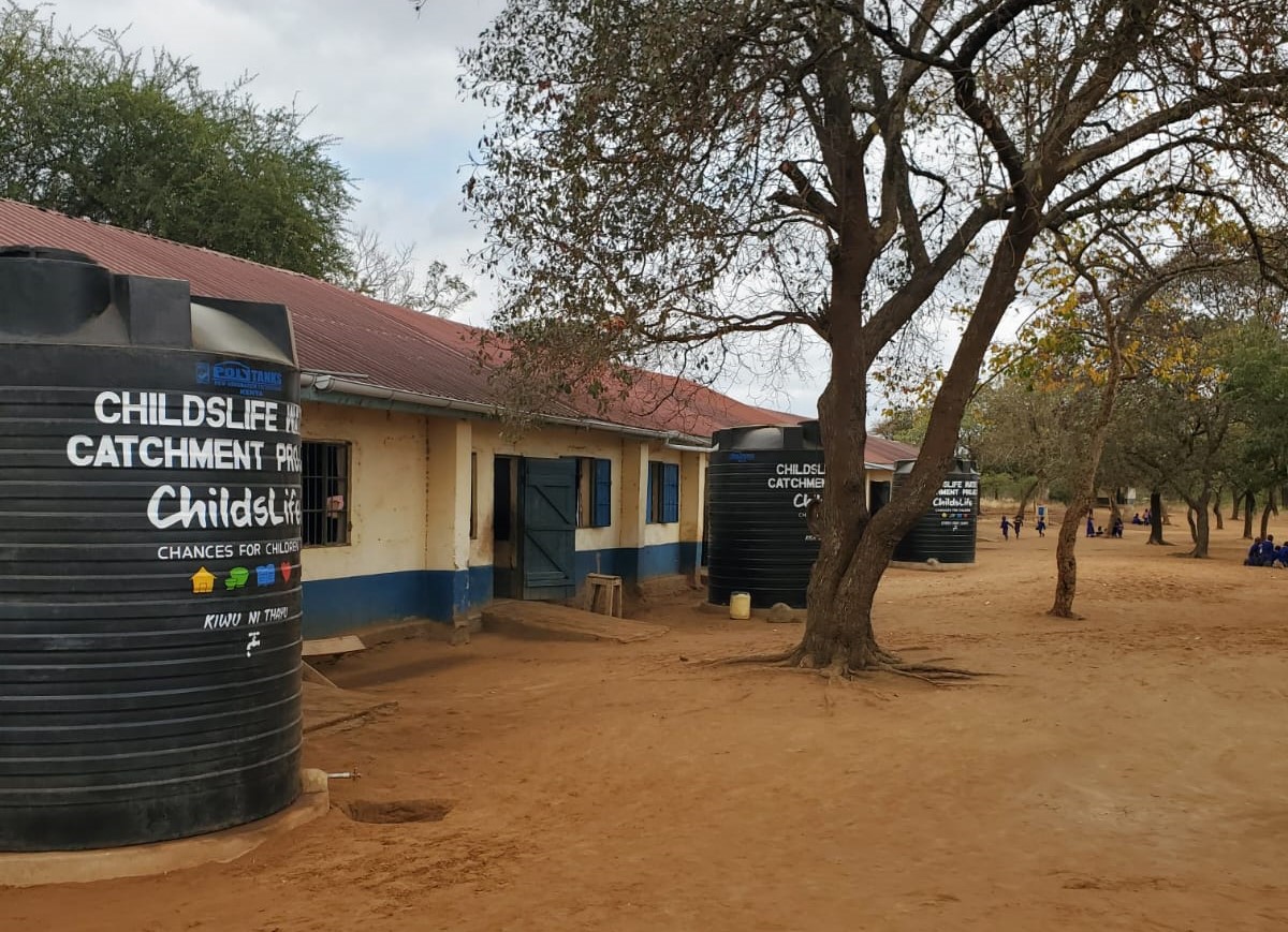 #FieldFriday, A relief for Makutano School in Kenya’s Makueni County as they receive water tanks well fitted with gutters for rain water harvesting. Access to safe water and sanitation changes so much in a school.