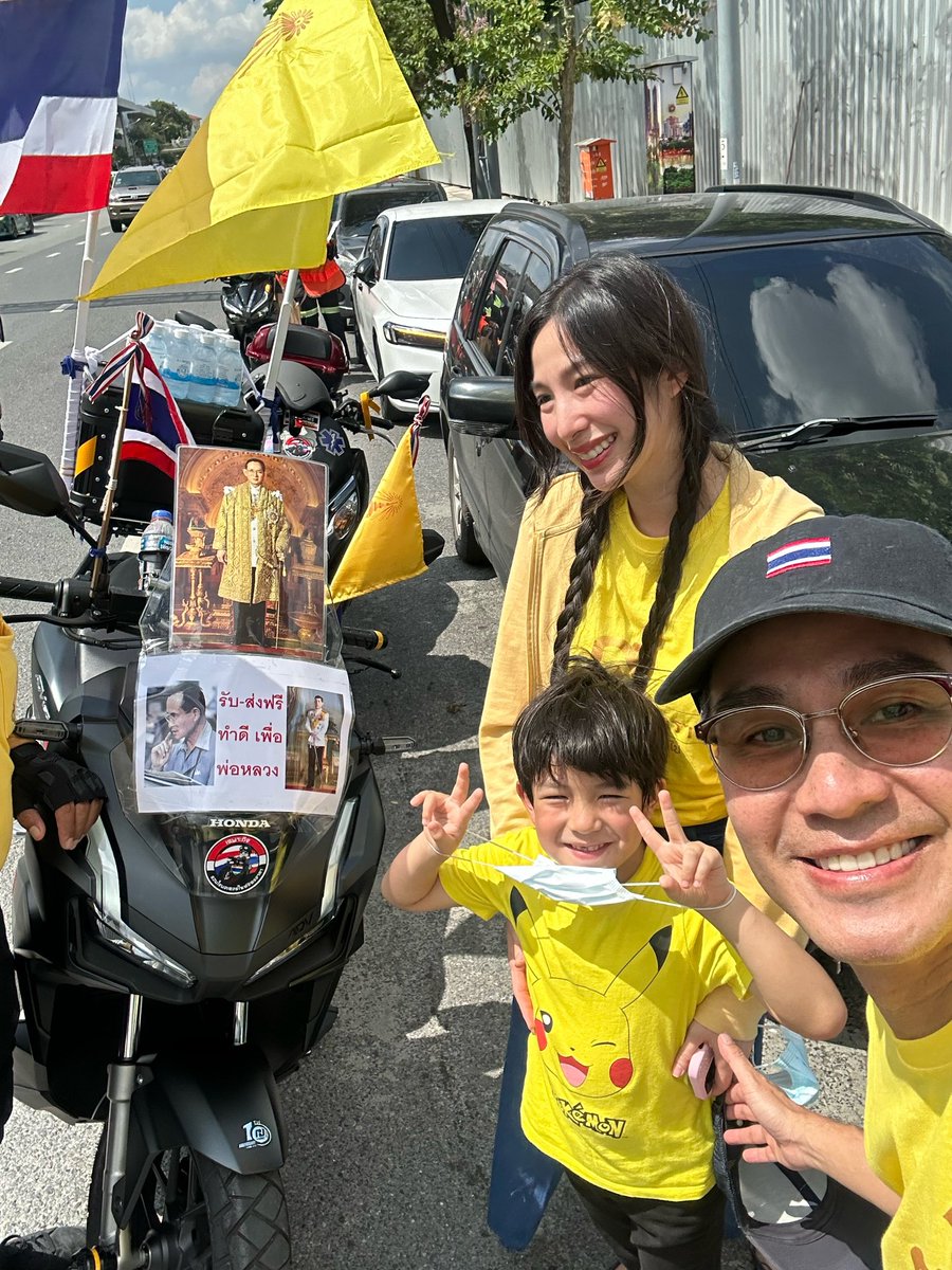 ด้วยความรักและภักดี…ตลอดไป 🙏🏻💛🇹🇭 
#ธสถิตในดวงใจนิรันดร์ 
#วันนวมินทรมหาราช 
#อุทยานเฉลิมพระเกียรติ
#๑๓ตุลาคม๒๕๖๖