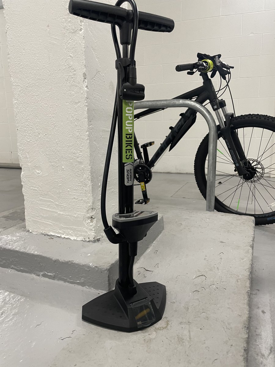 thomasgraham's tweet photo. The fab @PopupBikes gave me a bike pump for our office bike room. They are lovely, reasonably priced, and do a great coffee while you get your bike fixed! https://t.co/fPD33c7Zex