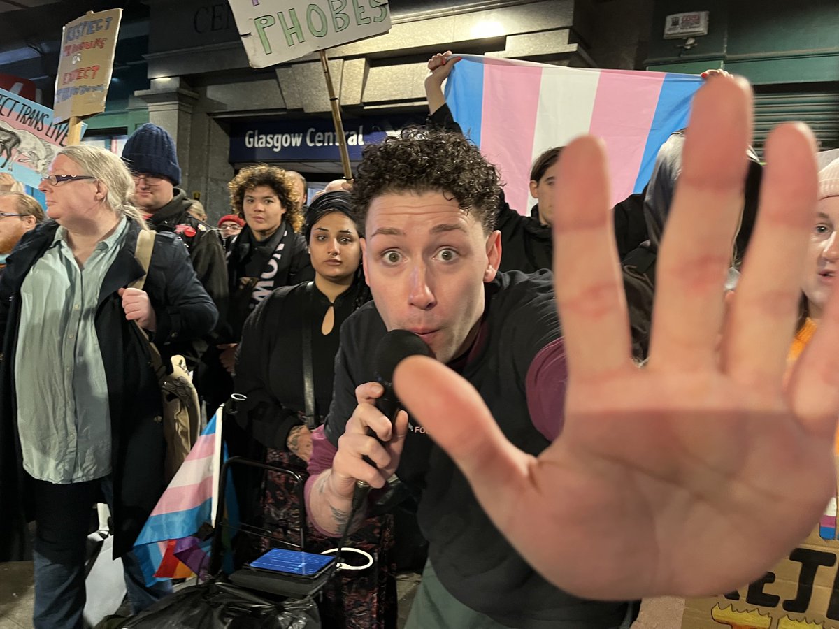 women_outspoken's tweet photo. I went to ask him if he thought it was a great idea to be yelling at women who work for Womenโs Aid, lesbians, and women involved in struggle around the world. He told me โIโm not going to listen to you.โ And there we have it. I hope his mum has a word. https://t.co/JVp6LDLuHg