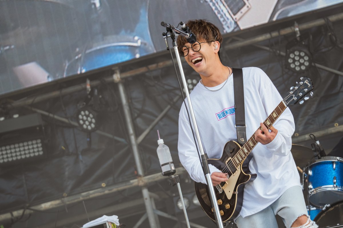 asorockfes's tweet photo. ✌️ASO ROCK FESTIVAL FIRE2023余韻✌️

熊本出身バンドBLUE ENCOUNT！
阿蘇ロックにお帰りなさいデシタ🙌🙌

Photo by TOYOHIRO MATSUSHIMA
@s2toYOU 

—————

【配信中！】
https://t.co/MaZNgZ6BCo
9月30日の様子は一部をニコ生で配信中です🕺🕺
10月14日まで！🏃💨💨

【オフィシャルグッズ】
好評につき追加販売決定！
https://t.co/XIJEUdLjUu
販売期間：10月13日（金）0時〜10月20日（金）23時59分
※アーティストコラボ商品は受注生産となります

詳しくは阿蘇ロックHPからご覧ください💁‍♀️💁‍♀️

#阿蘇 #阿蘇ロックフェス #阿蘇ロック #ロックフェス #音楽フェス #音楽ライブ #フェス #野外フェス #音楽イベント #熊本イベント #野外イベント #熊本イベント情報 #南阿蘇 #南阿蘇村 #アスペクタ #南阿蘇アスペクタ #阿蘇山 #kumamoto #aso #阿蘇ドライブ #阿蘇ツーリング #阿蘇観光 #アウトドア #熊本ドライブ #熊本キャンプ #音楽好き #音楽好きな人と繋がりたい