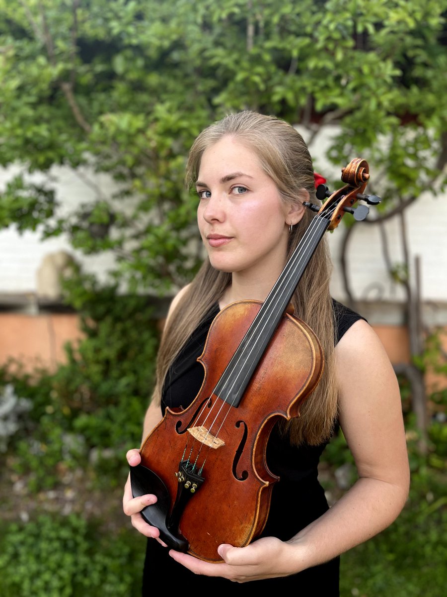 CuartetoFR's tweet photo. Os presentamos a nuestra violinista Alba Ojeda (@albusoci )

🎶Alba estudió el Grado Profesional de música en la especialidad de violín en el Conservatorio Profesional de Música de Getafe, participando en orquestas como la Orquesta de Getafe o en la Fundación Música Maestro. + https://t.co/MZia061ncC