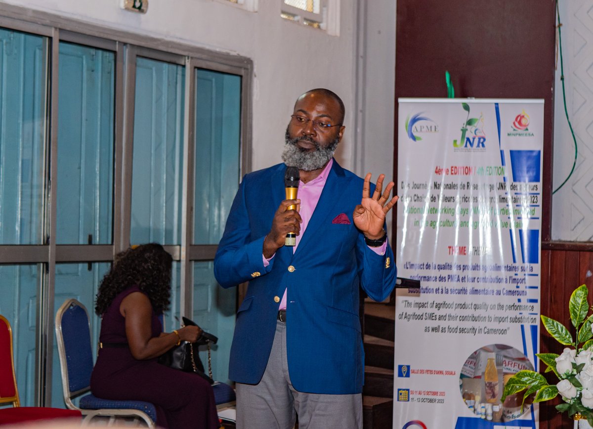 RobertzCo's tweet photo. "La qualité est l'un des leviers qui améliore les performances et la compétitivité des PMEA".
Robert NDOUMBE MOUKOKO lors de son exposé aux Journées Nationales de Réseautage des PME Agroalimentaires de l'#APME https://t.co/ReTCKdAZ6Z