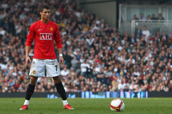gaabavershima's tweet photo. You have got a 90th minute free kick  that can decide a match 🥅 
Who is taking it???

A. Ronaldo 
B. Messi
C. Beckham 
D. Juninho https://t.co/05HL61beF3