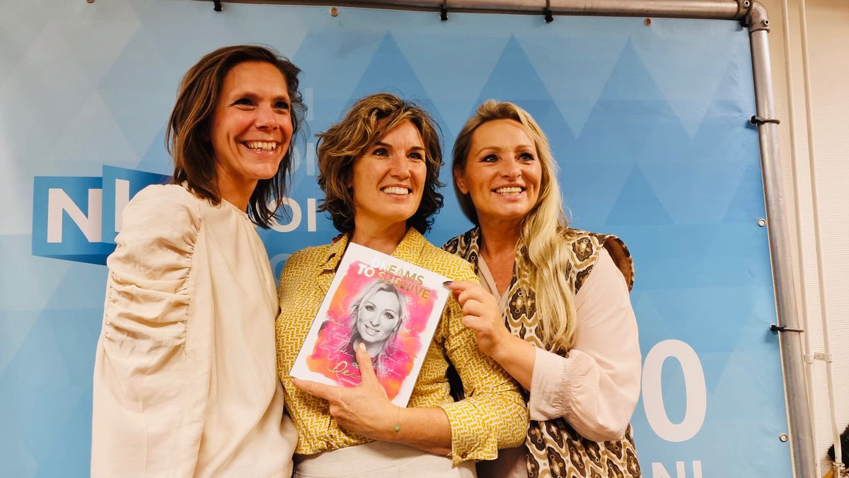 Hoe is het om #borstkanker te krijgen en ervan te genezen? En hoe is het om als arts patiënten met borstkanker te behandelen? Dat vertellen Desirée Manders (rechts) en oncologisch chirurg Alwine Hellingman (links) in een interview bij NH Gooi Spreekuur: on.soundcloud.com/B8cNK