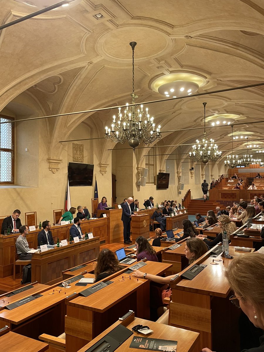 Otevrenka's tweet photo. Kulatý stůl Jak zlepšit systém pomoci obětem násilí. 

On-line přenos 🎥

https://t.co/dDeIijAC5V https://t.co/WWZJw3IDGp