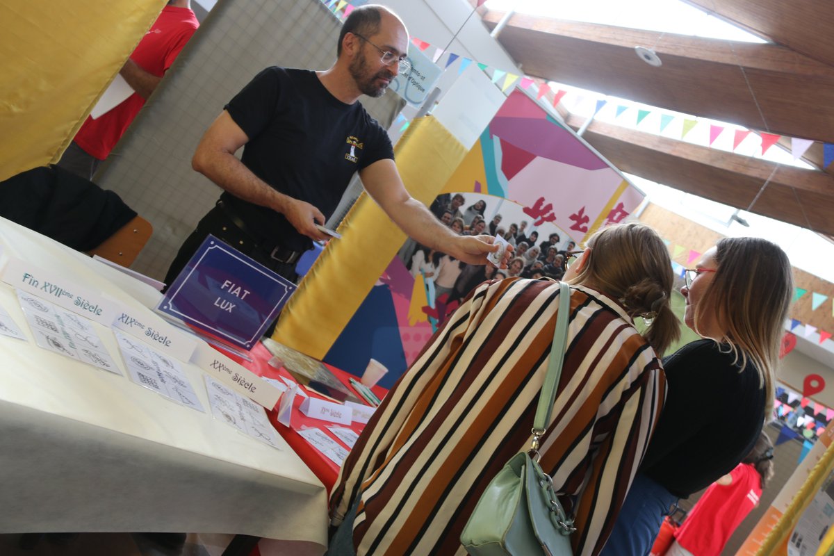 FemtoSt's tweet photo. #FDS2023
Présence de @FemtoSt avec @SSAC_Univfc sur la Fête de la Science #Besançon pendant 4 jours sur deux stands : La microrobotique face aux contraintes d'adhérence à l échelle microscopique. L’exploration ludique et visuelle de la lumière à travers le temps. Venez nombreux ! https://t.co/nrd57mddvb