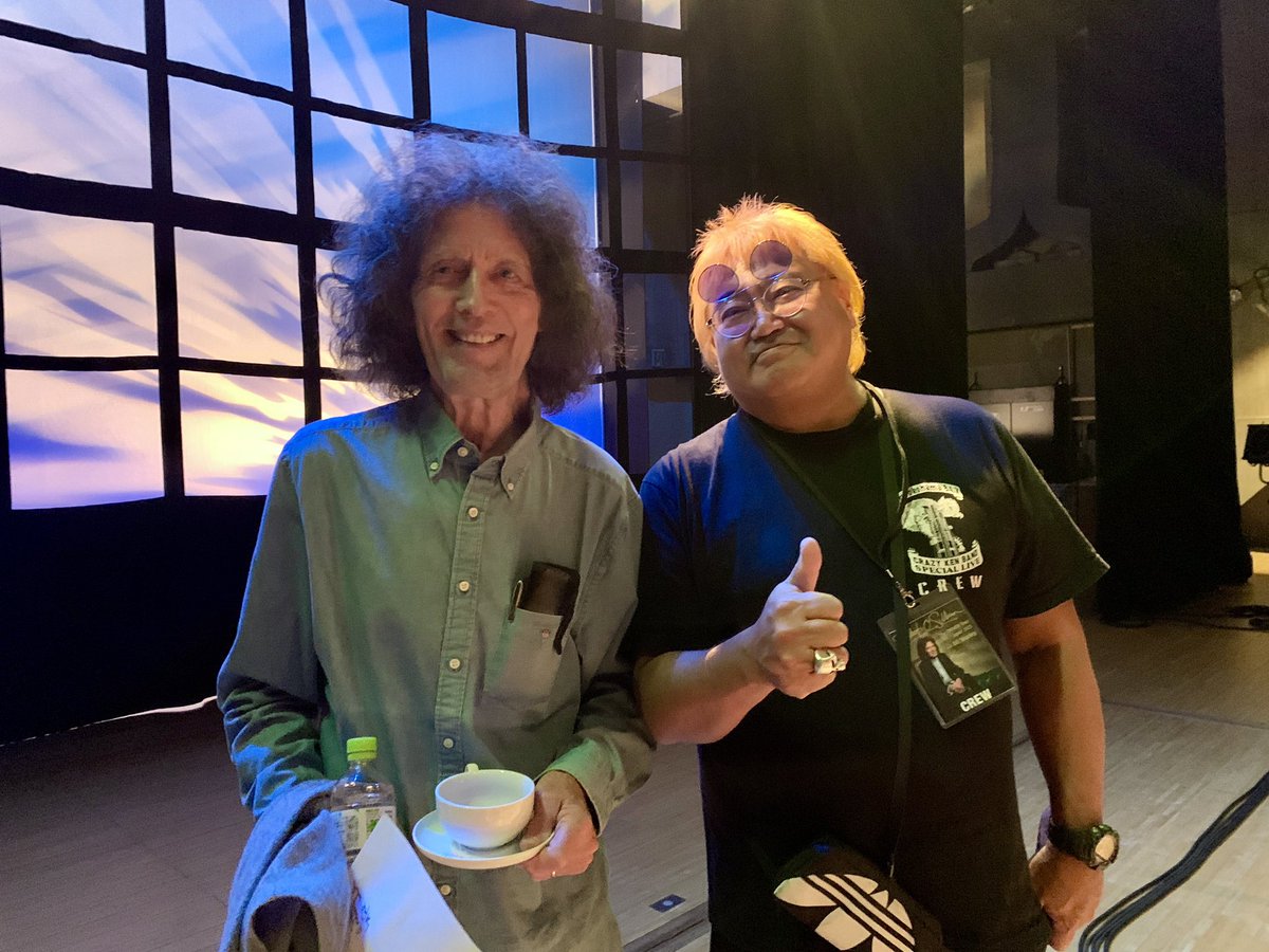 OSullivanTourJP's tweet image. 東京公演のリハーサル終了！優秀な日本スタッフのお陰で準備も万端です！写真は舞台監督さん。皆さん、横浜でお待ちしております！
#gilbertosullivan #ギルバートオサリバン #ギルバート・オサリバン #aloneagain