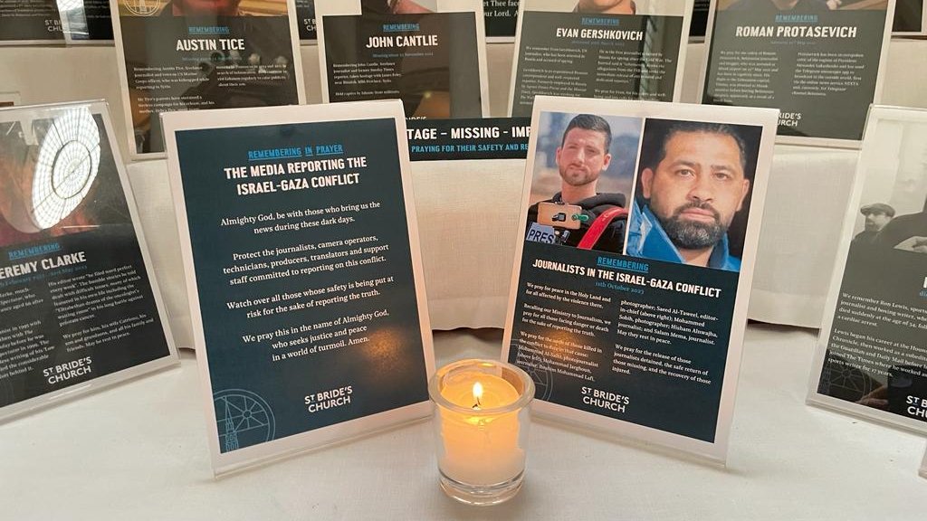 stbrideschurch's tweet photo. We pray for peace in the Holy Land.

As the #Journalists_Church, we pray for the safety of all at risk reporting the conflict, remembering on our #Journalists_Altar those who have lost their lives, are missing, detained or injured. https://t.co/GC4viuAaiE