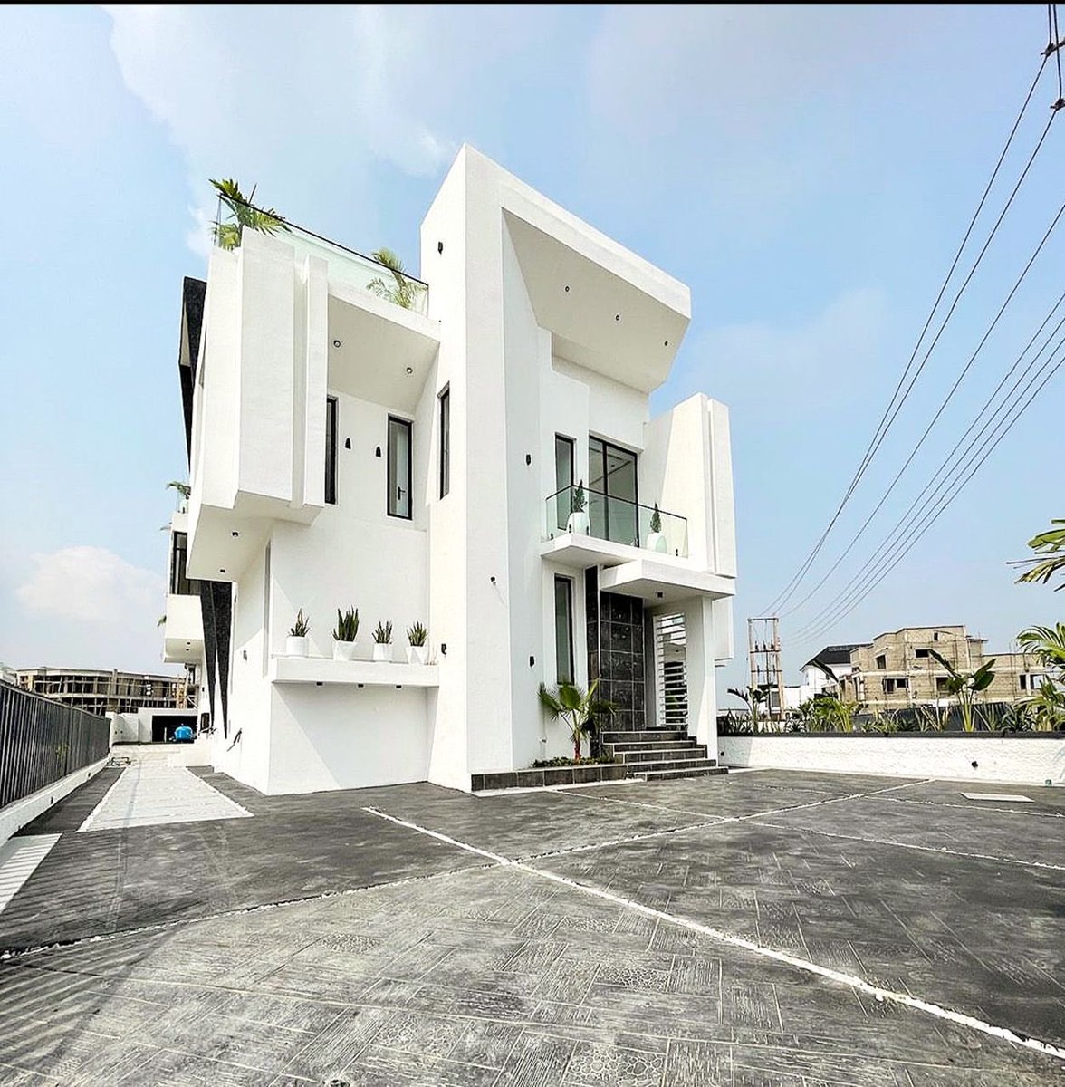 DollyRealtor's tweet photo. 1.0 Contemporary detached duplex nestled in a serene neighborhood
5BD • 5.5BA • 4-5 Cars
Osapa London, Lekki
§ NGN 350,000,000
Features:
All en-suite
Spacious living area
Dining area
Fully fitted kitchen
Home Automation
Family lounge
Cinema
Swimming pool
Steward's quarter's (1) https://t.co/0cBzU7w8eT