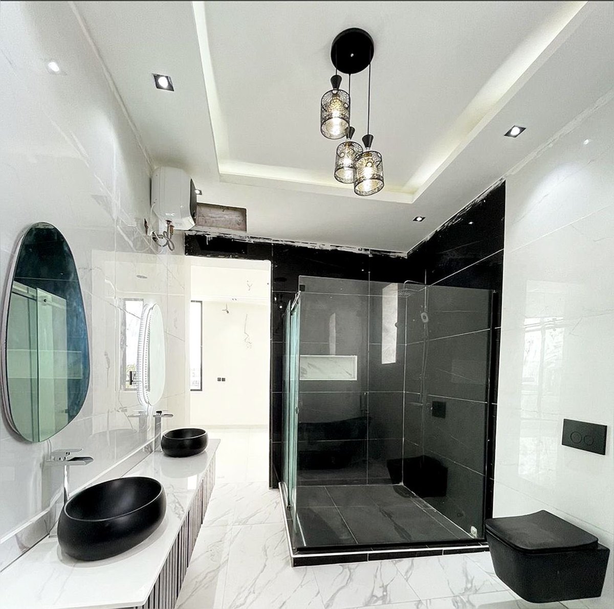 DollyRealtor's tweet photo. 1.0 Contemporary detached duplex nestled in a serene neighborhood
5BD • 5.5BA • 4-5 Cars
Osapa London, Lekki
§ NGN 350,000,000
Features:
All en-suite
Spacious living area
Dining area
Fully fitted kitchen
Home Automation
Family lounge
Cinema
Swimming pool
Steward's quarter's (1) https://t.co/0cBzU7w8eT