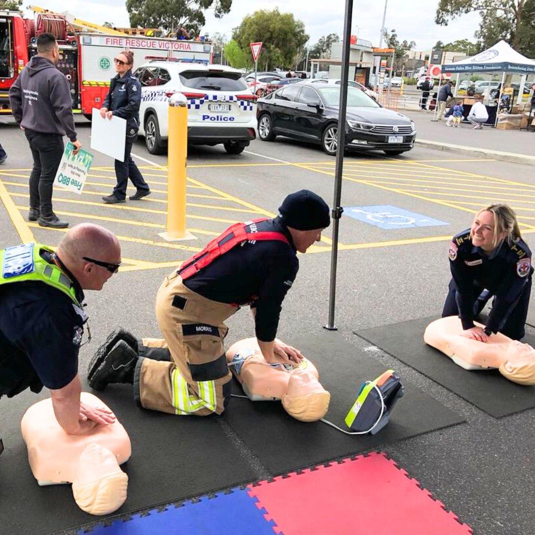 AmbulanceVic's tweet photo. Practicing CPR is an essential!
If you are willing and able to do hands-only CPR, over 18 years of age and have access to a smartphone.
Find out more about @GoodSamApp here: https://t.co/KM4BOYLdfk
#GoodSAMApp #Shocktober #PAWPatrol https://t.co/iXzRIybbQo