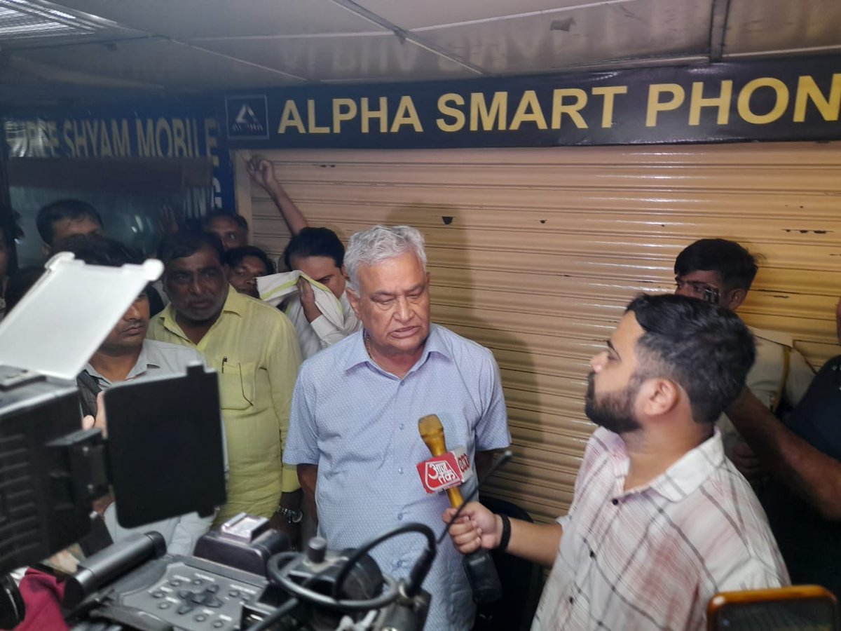 सांसद <a href="/DrKirodilalBJP/">Dr. Kirodi Lal Meena</a>
जी का बड़ा धमाका, पेपर लीक की काली कमाई का किया पर्दाफाश। 
#गणपति_प्लाजा_लॉकर