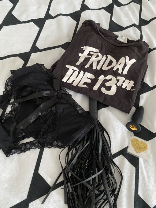 Happy Friday the 13th 🖤 https://t.co/vTfnEMY6ix