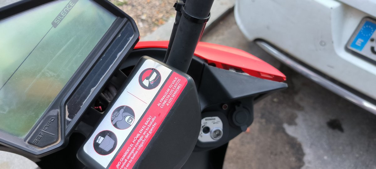 RubenLabio's tweet photo. @ACCIONA @AccionaMoto Todos los días son problemas. Vuelvo a mostrar mi disconformidad con el servicio de Acciona Motosharing. @consumidores https://t.co/4lA5PcoalL