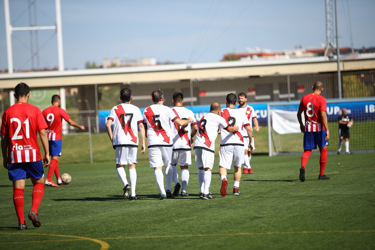 rvmveteranos's tweet photo. 🏆⚽ Fantástica #CopaFEAFV la que disputó nuestro equipo el pasado sábado en la Ciudad del Fútbol Las Rozas, quedando 3️⃣os en el Torneo de Confraternización entre Asociaciones Miembros de la @FEAFV con grandes equipos de #FutbolVeteranos
#AVRVM #AsociacionMiembroFEAFV https://t.co/mFuHzzvDlp