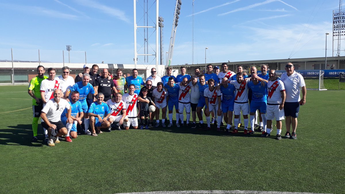 rvmveteranos's tweet photo. 🏆⚽ Fantástica #CopaFEAFV la que disputó nuestro equipo el pasado sábado en la Ciudad del Fútbol Las Rozas, quedando 3️⃣os en el Torneo de Confraternización entre Asociaciones Miembros de la @FEAFV con grandes equipos de #FutbolVeteranos
#AVRVM #AsociacionMiembroFEAFV https://t.co/mFuHzzvDlp