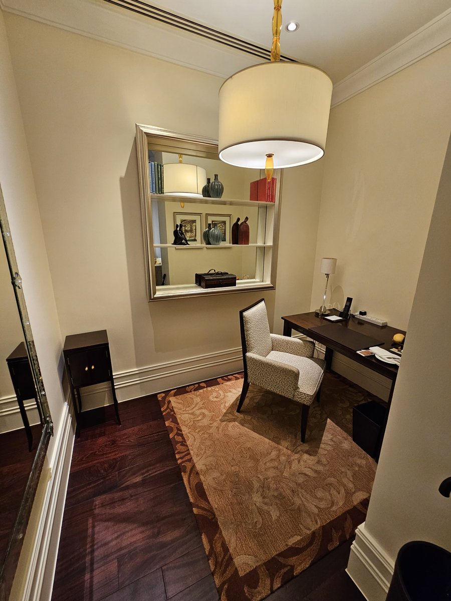 rrs425's tweet photo. I just love how classy and elegant the rooms are at @raffleshotels in Makati, Philippines. ❤️ #hotels #staycation #accorhotels @Accor https://t.co/OitykBE7Jv