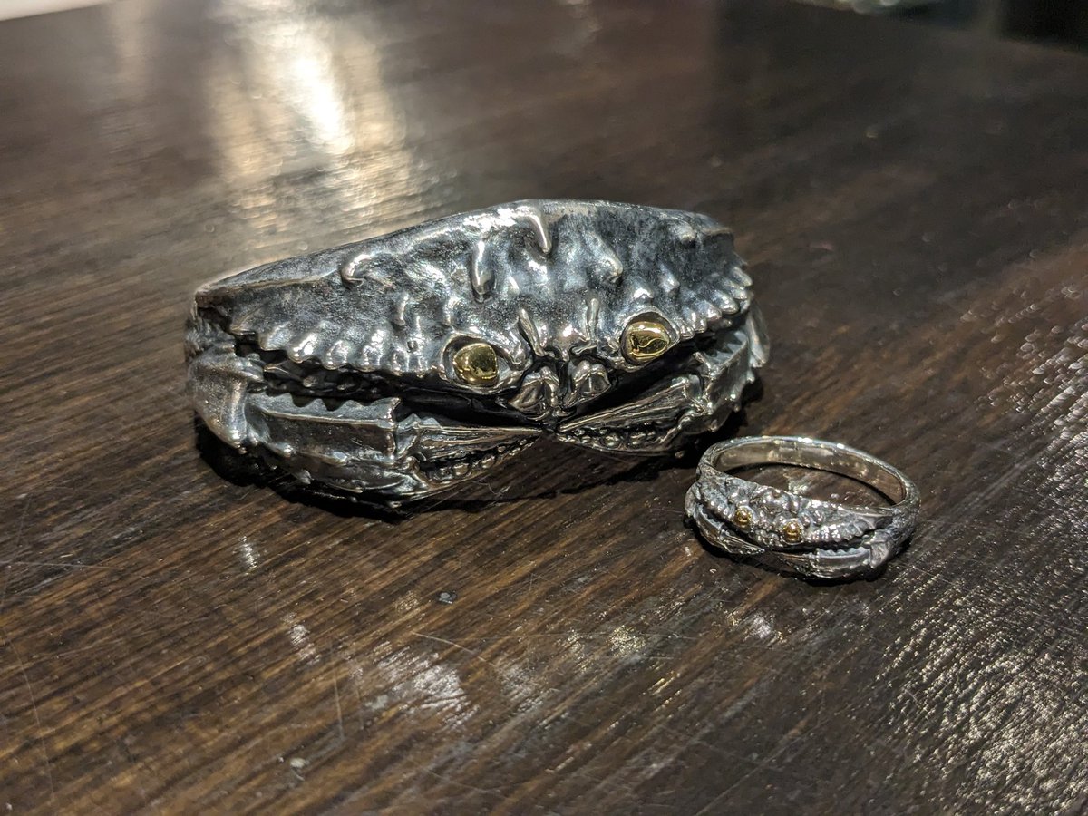 STRANGE_FREAK's tweet photo. 新作ガザミテイルのバングル!
バングルは造形の入った真鍮アイにできます。

リングはこちら
https://t.co/53TvSYq1gb

#SFDR146 @SILVER_GEEKS https://t.co/aFDPnlG2pP
