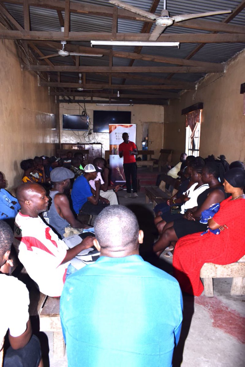 siasaplace's tweet photo. Public discussion forum in Huruma Ward, Mathare Sub-county, spearheaded by @MariaRussana to analyze the level of awareness on governance roles as distributed by the levels of government. The main discussion was on unemployment issues. https://t.co/Ky4rckmRoV