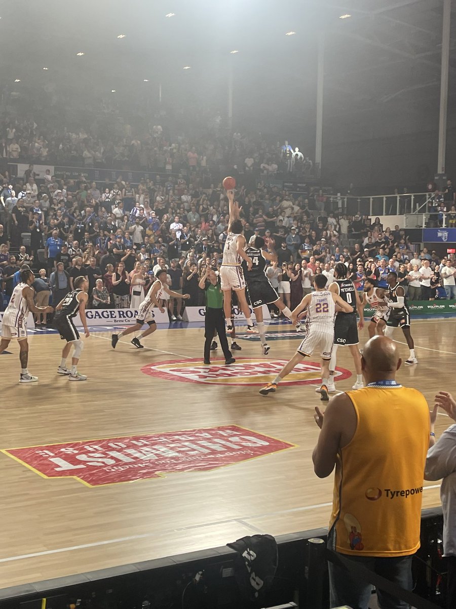 HeathLittle73's tweet photo. Let’s go @BrisbaneBullets #riverstrong https://t.co/JEKs9Y6cnB