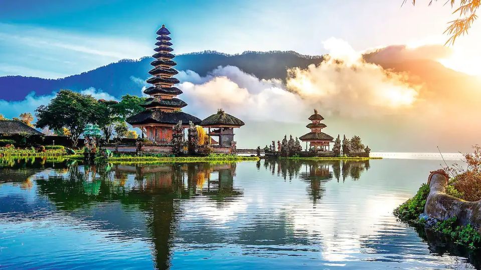 Indonesia Holidays ❤️

With 17,000 islands to go around, holidays to Indonesia spoil you for choice. You can earn your scuba stripes in Bali, meet the monkeys in Ubud, and venture up a volcano in Lombok.

#love #Holidays #traveling #indonesia #indonesianfood #indonesiatravel