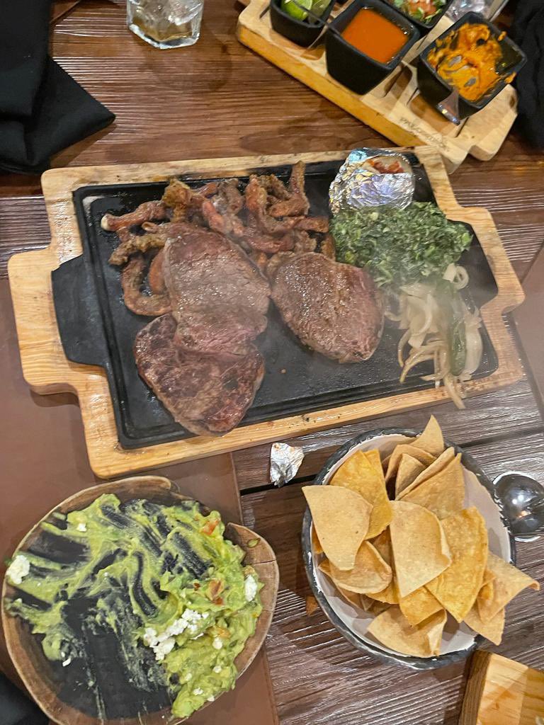 bettyparedon's tweet photo. De manteles largos! @Palominos_Mx se encuentra celebrando su 50 aniversario. 🥩
#Palominos es un lugar donde siempre sabes que comerás con el toque sonorense
Sofia Pavlovich y Juan Puebla siempre nos hacen sentir como en casa
Enhorabuena 💯👏#Sonora https://t.co/zo7oPgvJ26
