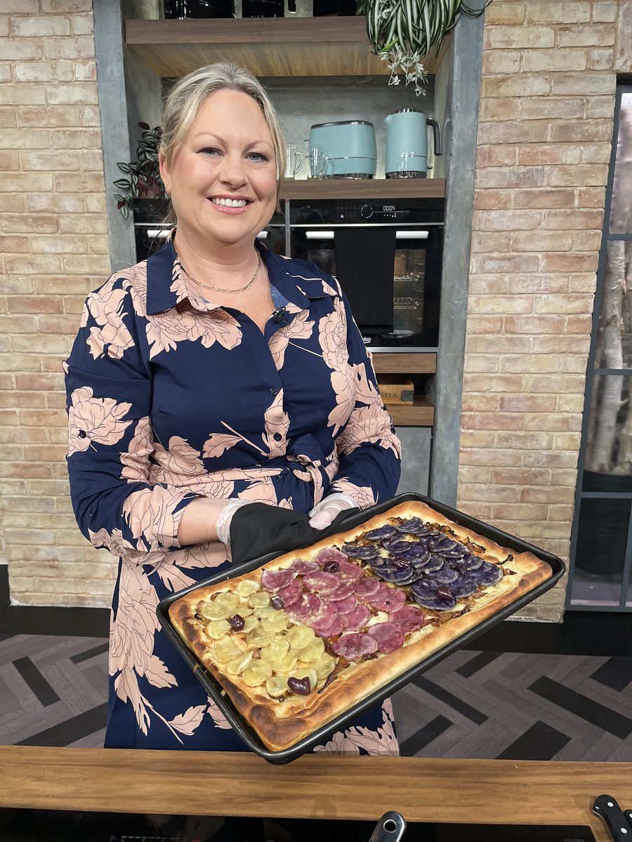 🍕VEGETARIAN PISSALADIÉRE 🍕 

Tara Walker Joins us now!