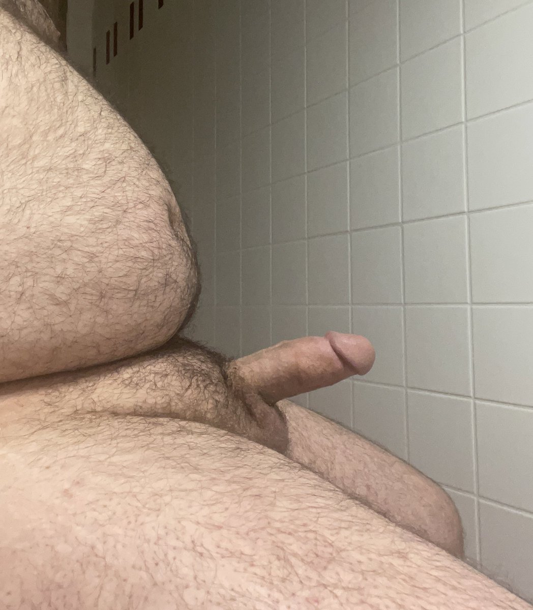 Who loves the big belly? 
Retweet if you like my fat belly 🥩😈🔥🍆