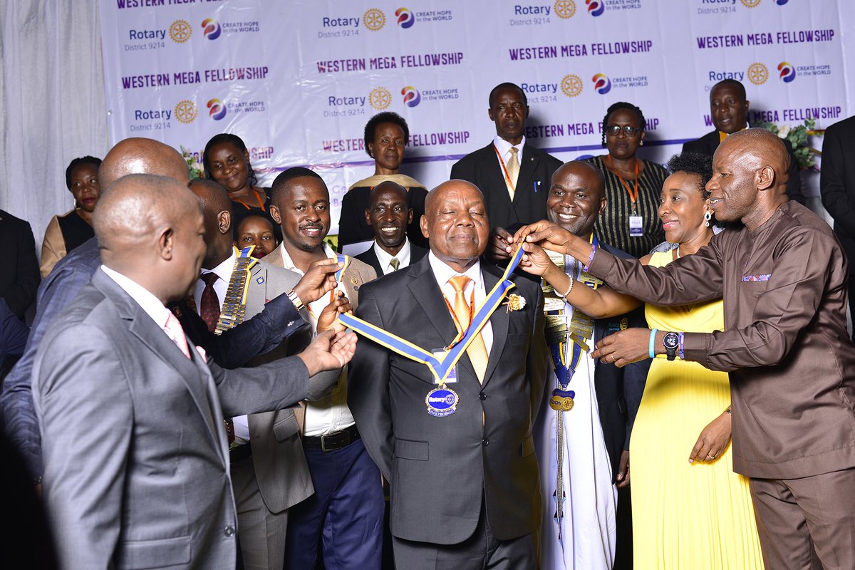 rckabalecity's tweet photo. @SsemwangaFranc2 we can’t thank you,Thank you for birthing our President🙏🏿🙏🏿and for being our honorary member,RC kabale city is proud of you DG💃🏾💃🏾To our mother @rcmengo we thank you so much 👏👏 https://t.co/LQnIKBFv7p