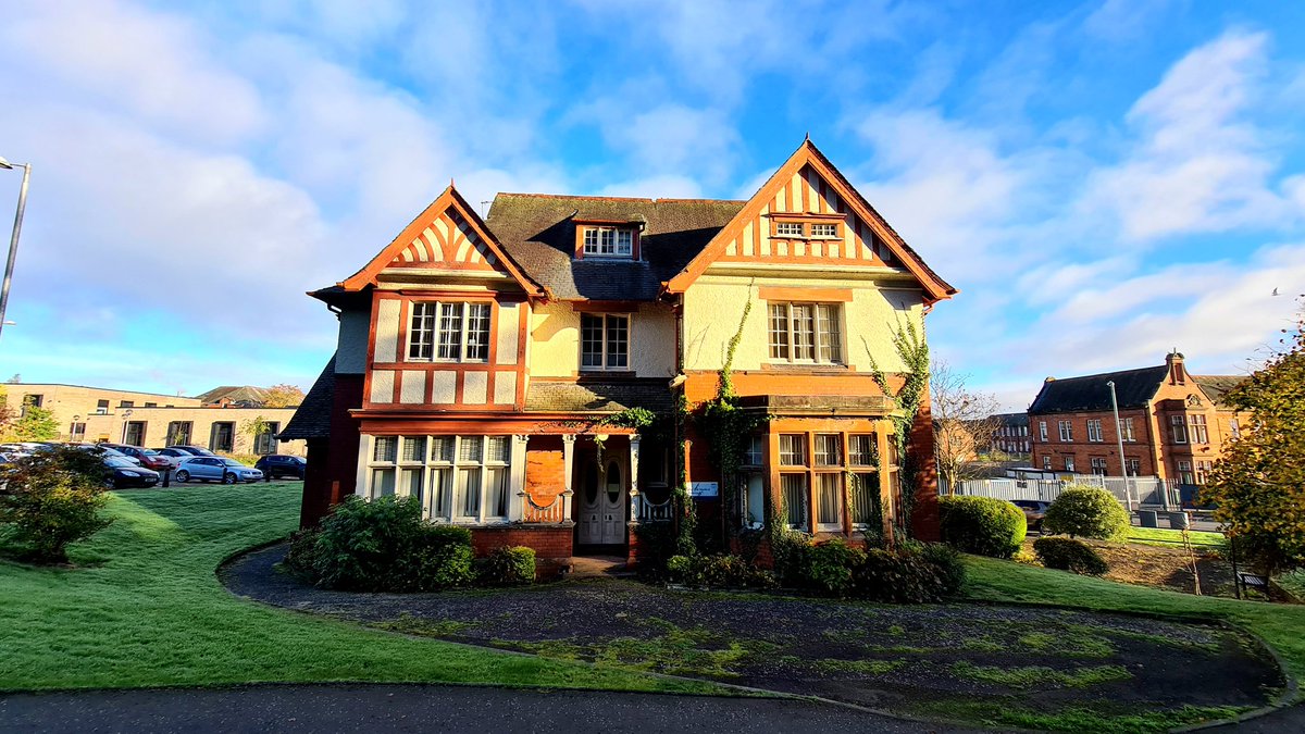 The Arts and Crafts style Medical Superintendant's Villa at Stobhill Hospital in Glasgow. Designed by Thomson and Sandilands and built in the early 1900s.

#glasgow #stobhillhospital #artsandcraftsmovement #architecture #glasgowbuildings #glasgowarchitecture